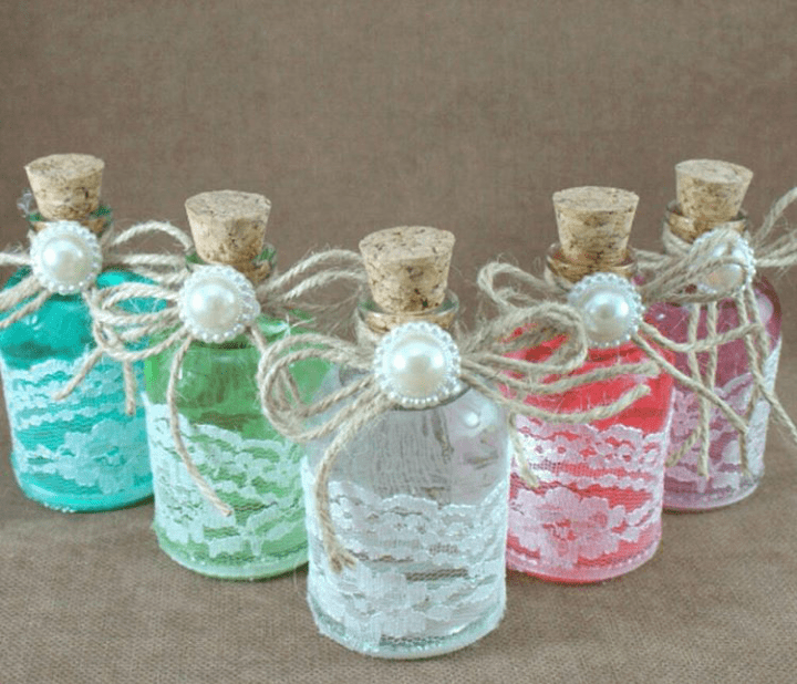 Renkli kolonya şişeleri