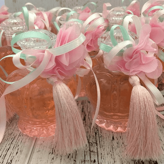 Pembe taçlı şişe